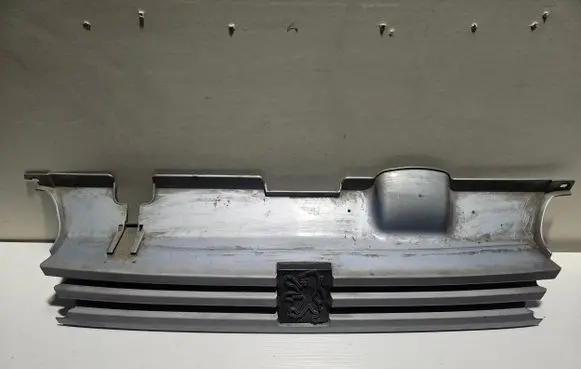 Peugeot 405 Front grill 9255588877