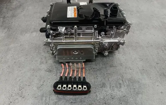 Toyota Yaris Cross Voltage converter inverter