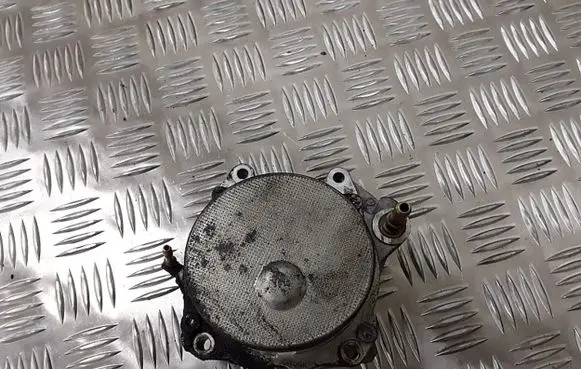 Opel Astra J Vacuum pump 55205446