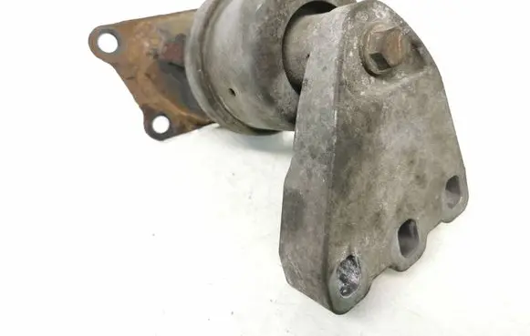 Volkswagen Transporter - Caravelle T5 Engine mount bracket