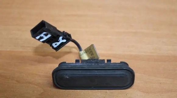 Opel Astra J Tailgate opening switch 13359895