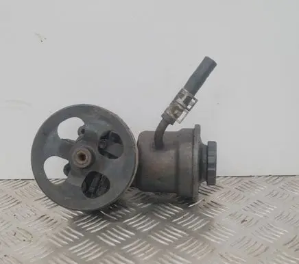 Toyota Yaris Power steering pump