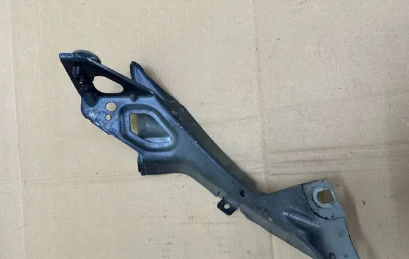 Audi A6 S6 C7 4G Fender mounting bracket 4G0821136A