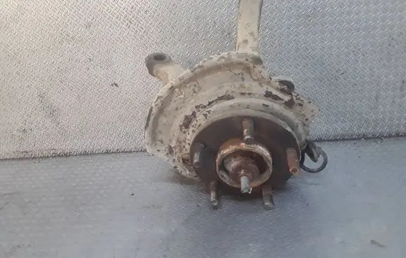 Nissan X-Trail T30 Front wheel hub spindle knuckle 