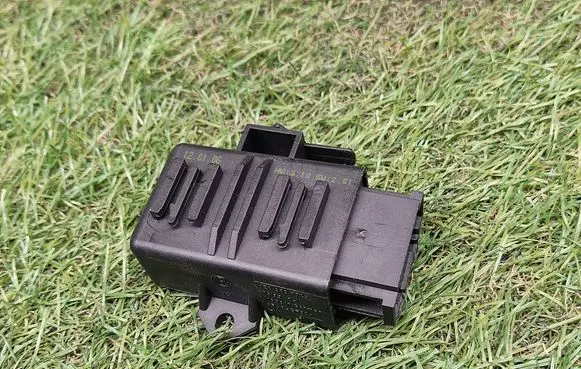 Volkswagen PASSAT B6 Seat heating relay 1Z0959772B
