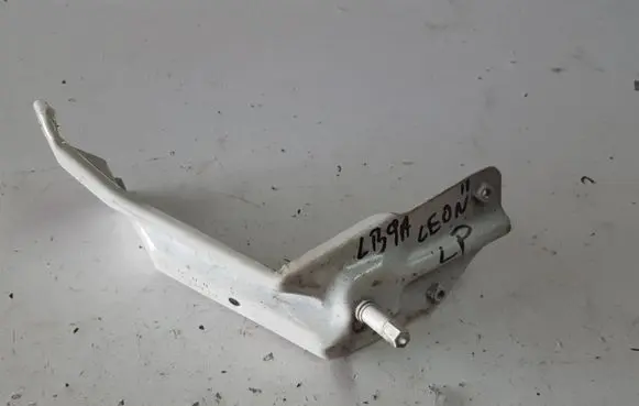 Seat Leon (1P) Fender mounting bracket