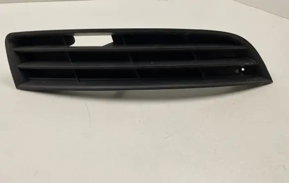 Volkswagen PASSAT B6 Front bumper lower grill 3c0853666