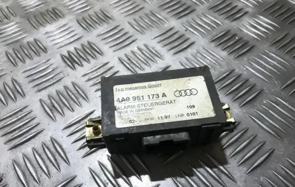 Audi A6 S6 C4 4A Alarm control unit/module 4a0951173a 109