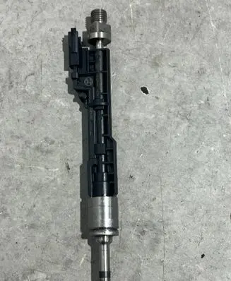 BMW 7 G11 G12 Fuel injector 8638255