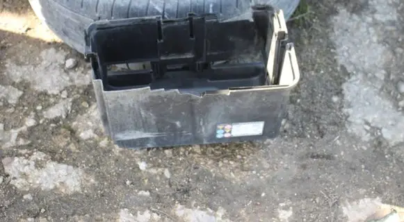 Volkswagen Golf IV Battery box tray 1J0915435B