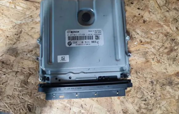 BMW 7 F01 F02 F03 F04 Engine control unit/module 8511983 030111563 1039S39908