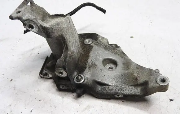 Engine mount bracket