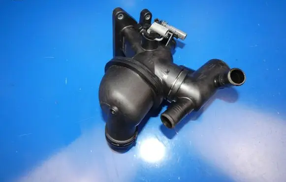 Jaguar F-Pace Thermostat housing 
