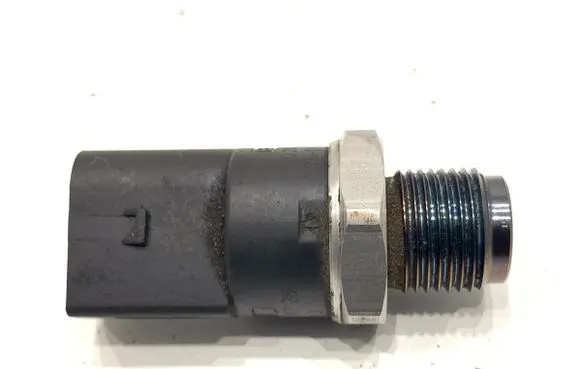 Mercedes-Benz B W245 Fuel pressure sensor 0281002504
