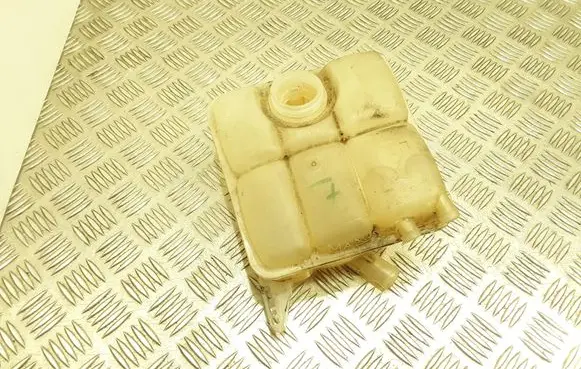 Ford Focus Coolant expansion tank/reservoir 8V618K218A