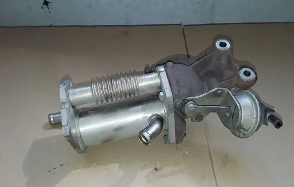 Dacia Dokker EGR valve cooler 147356133R 190216C