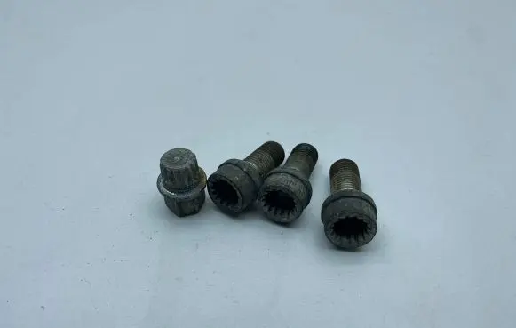 Volkswagen PASSAT CC Nuts/bolts 