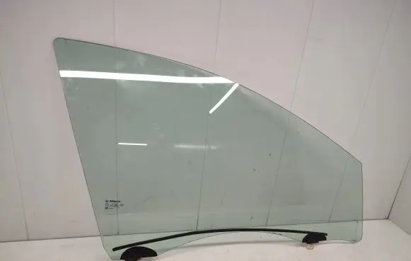 Renault Fluence Front door window glass four-door