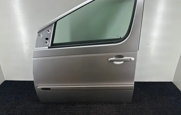 Mercedes-Benz Vaneo W414 Front door 