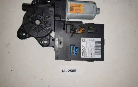 Volvo C30 Front door window regulator motor 30773905AA