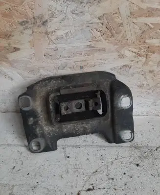 Volvo V50 Engine mount bracket 3M517M121