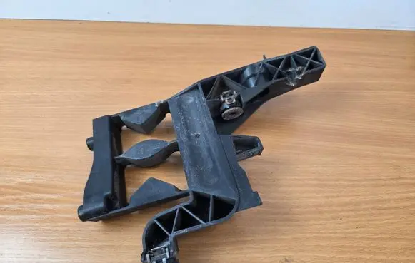 Audi A7 S7 4G Headlight/headlamp mounting bracket 4G8805607