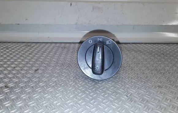 Volkswagen Polo V 6R Light switch
