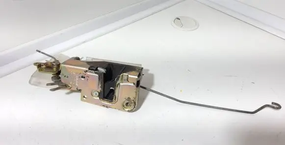 Volkswagen Transporter - Caravelle T4 Front door lock 701837015D
