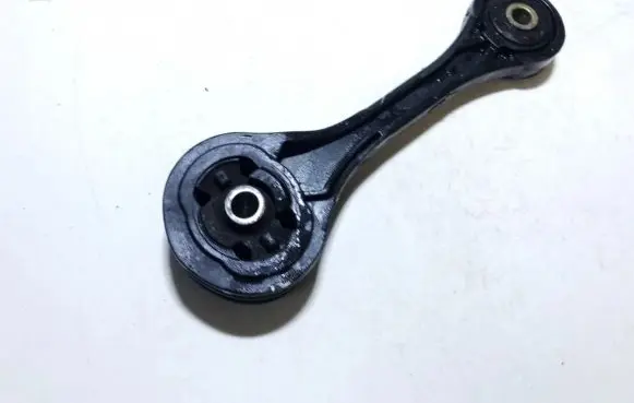 Subaru Impreza II Engine mount bracket