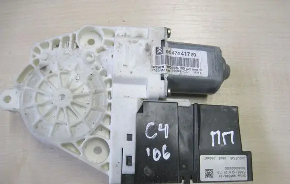 Citroen C4 I Front door window regulator motor 9647441780