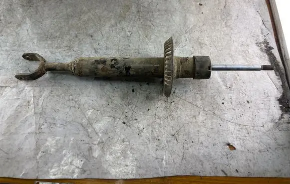 Volkswagen PASSAT B5 Front shock absorber/damper 3b0413031 3b0413031Ac