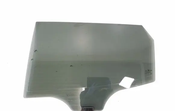 Hyundai Santa Fe Rear door window glass 834102W020