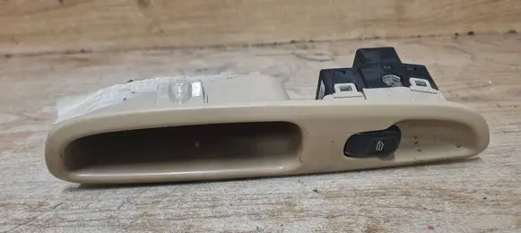 Volvo V70 Electric window control switch 8685288