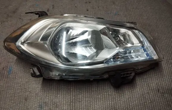 Suzuki SX4 S-Cross Headlight/headlamp 10017734
