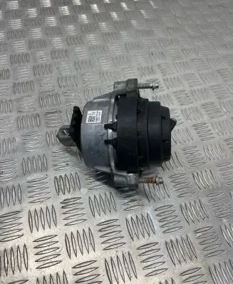 Engine mount bracket