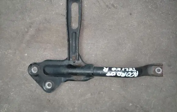 Honda Accord Intercooler pipe mounting bracket 