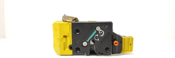 Volvo XC70 Rear door lock 8650554