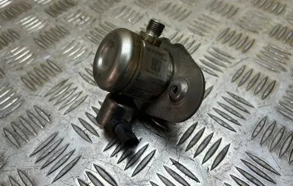 BMW 6 F06 Gran coupe Fuel injection high pressure pump 8604232 13518604232 7599865