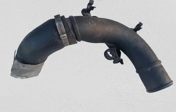Dacia Sandero Intercooler pipe mounting bracket 7E144604200R