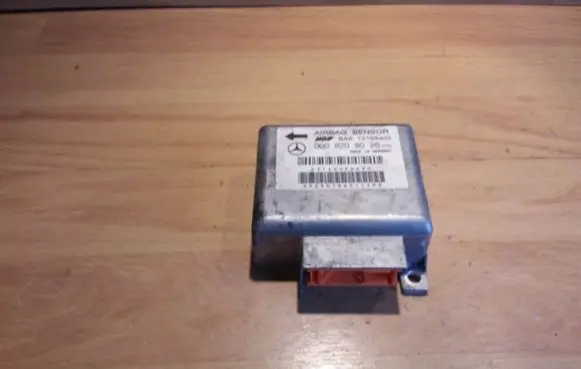 Mercedes-Benz C W202 Airbag control unit/module 0008208026