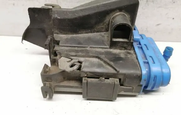 Audi A6 S6 C4 4A Rear door lock 4D0185A