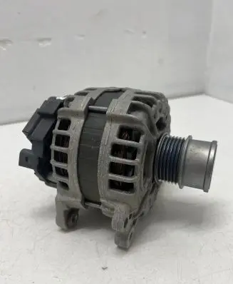 Volkswagen Golf VII Generator/alternator 04E903024S