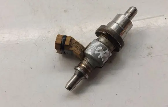 Toyota Auris 150 Fuel injector 2371026010