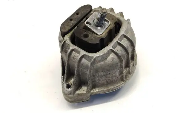 BMW 3 E90 E91 Engine mount bracket 13981112