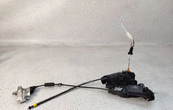 Mercedes-Benz S W222 Front door lock a2227661100