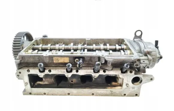 Volkswagen PASSAT B8 Engine head 04L103064C