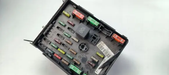 Audi Q3 F3 Relay mounting block 3C0937629D
