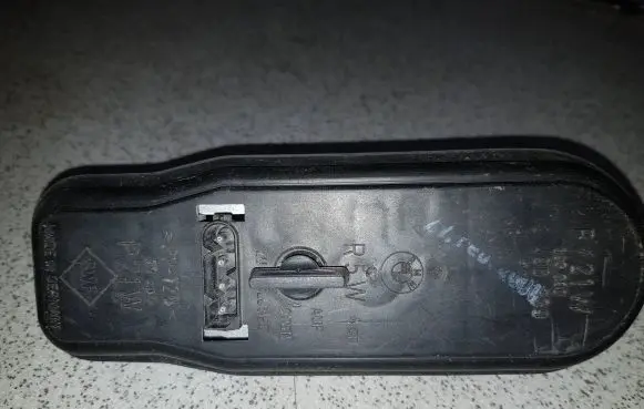 BMW 5 E39 Tail light bulb cover holder 2496339 393390