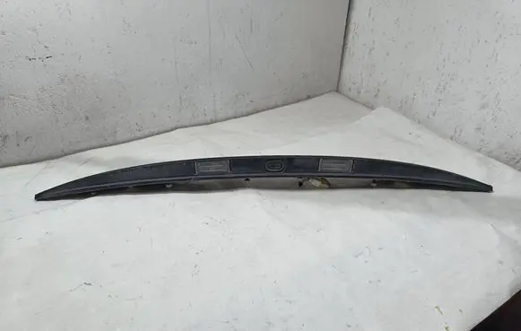 Lancia Delta III Trunk door license plate light bar 51809576 13092480 B803