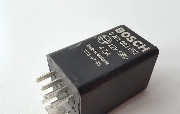Audi A6 S6 C7 4G Glow plug pre-heat relay 038907281B